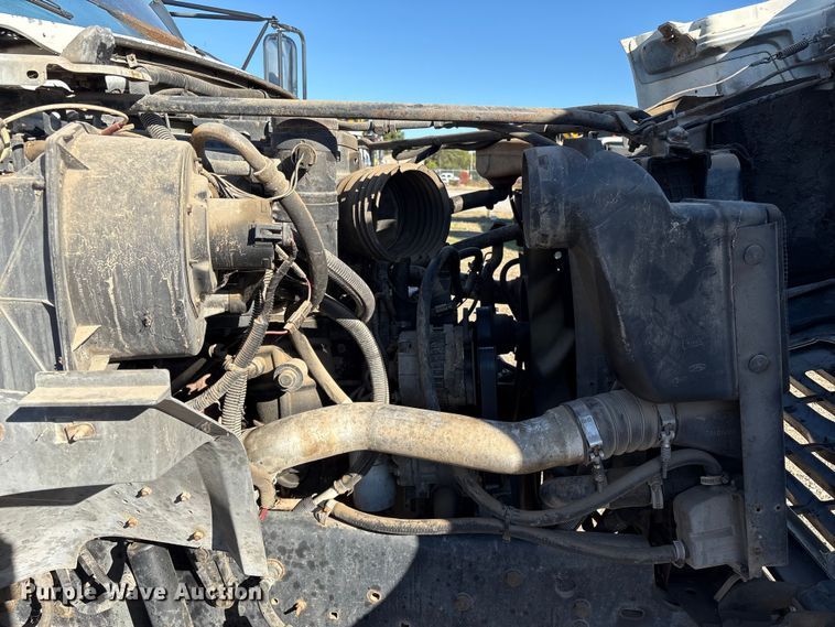 image for item EC8077 1995 Ford F800 digger derrick truck