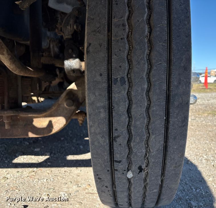 image for item EC8077 1995 Ford F800 digger derrick truck