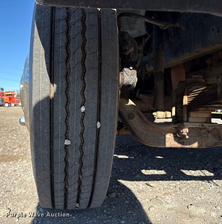 image for item EC8077 1995 Ford F800 digger derrick truck