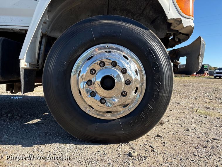 image for item EC8077 1995 Ford F800 digger derrick truck