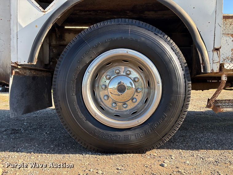 image for item EC8077 1995 Ford F800 digger derrick truck