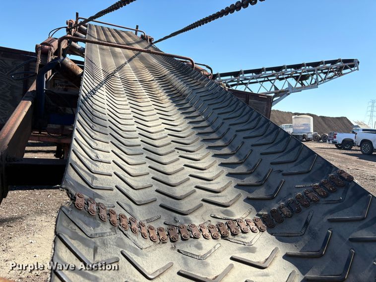 image for item EC8097 MorBark 727 trommel screen