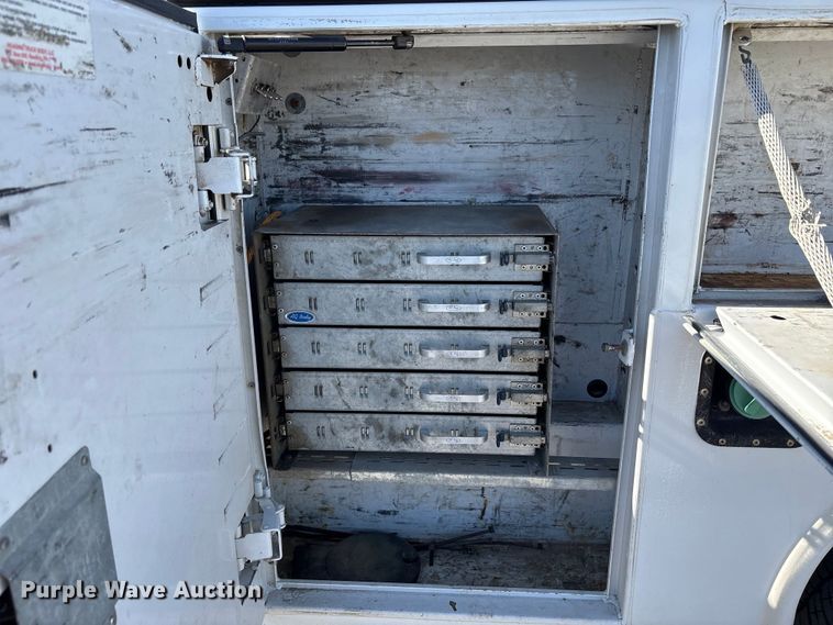 image for item EC8122 2015 Ford F250 Super Duty XLT Crew Cab utility bed pickup truck