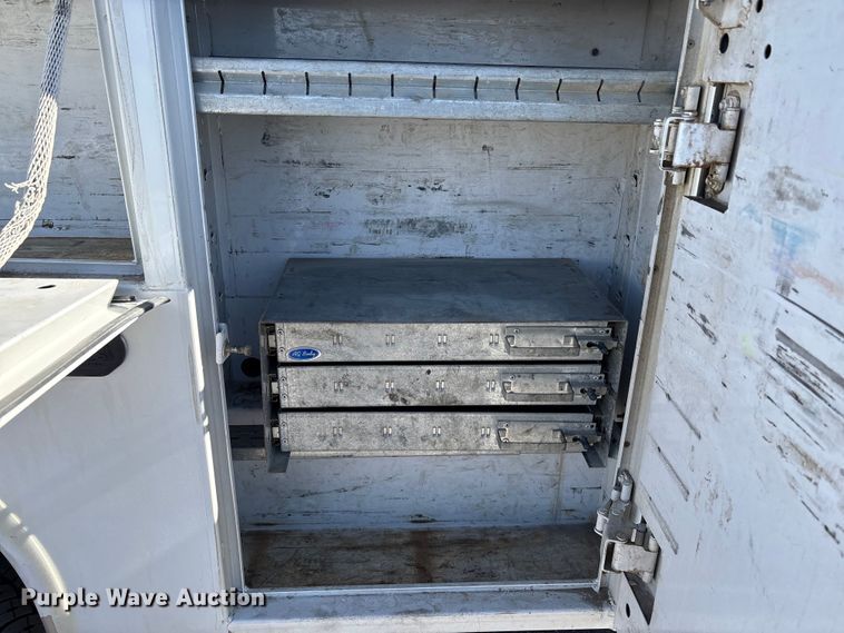 image for item EC8122 2015 Ford F250 Super Duty XLT Crew Cab utility bed pickup truck