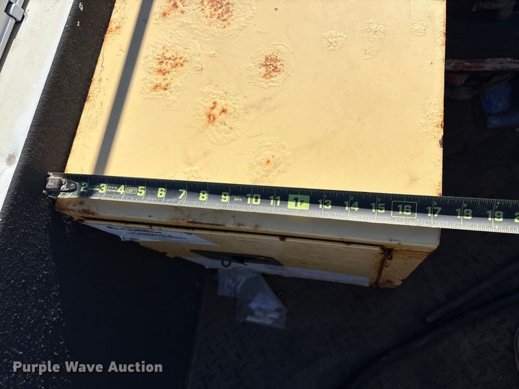 image for item EC8122 2015 Ford F250 Super Duty XLT Crew Cab utility bed pickup truck