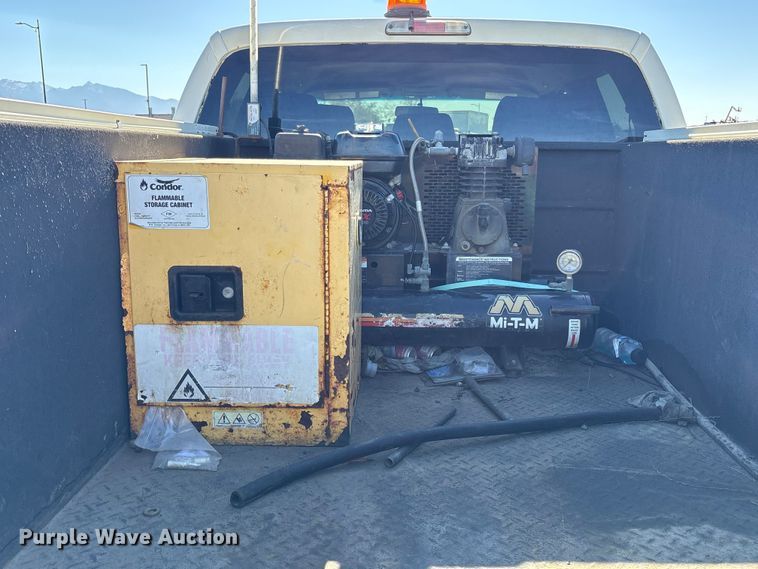 image for item EC8122 2015 Ford F250 Super Duty XLT Crew Cab utility bed pickup truck