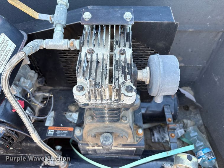 image for item EC8122 2015 Ford F250 Super Duty XLT Crew Cab utility bed pickup truck