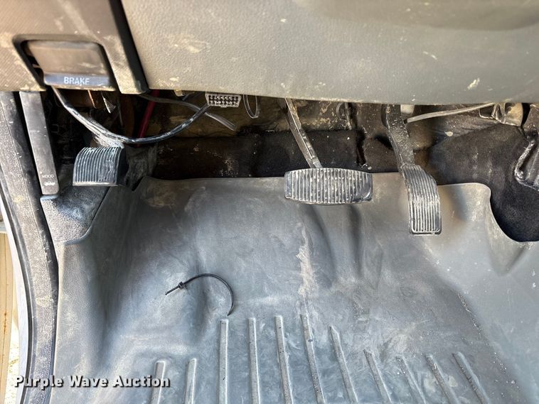 image for item EC8122 2015 Ford F250 Super Duty XLT Crew Cab utility bed pickup truck