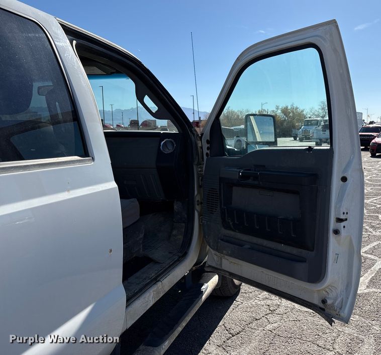 image for item EC8122 2015 Ford F250 Super Duty XLT Crew Cab utility bed pickup truck