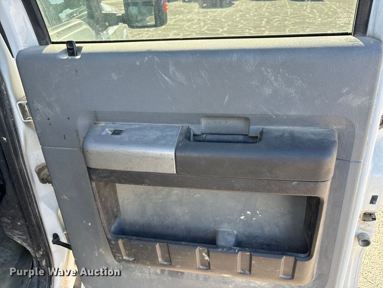 image for item EC8122 2015 Ford F250 Super Duty XLT Crew Cab utility bed pickup truck