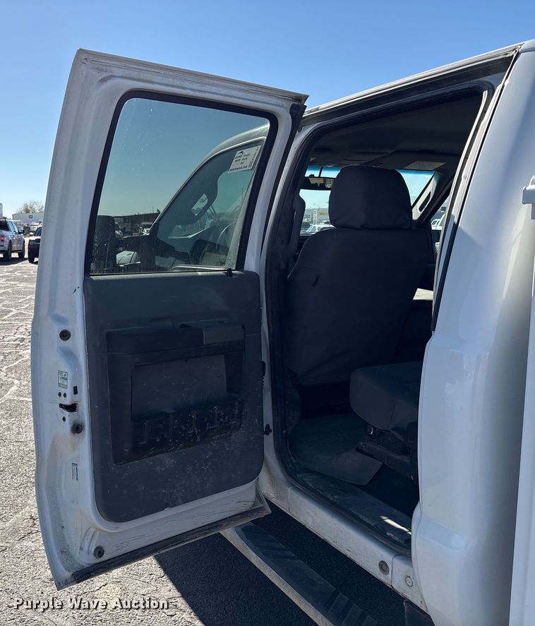 image for item EC8122 2015 Ford F250 Super Duty XLT Crew Cab utility bed pickup truck