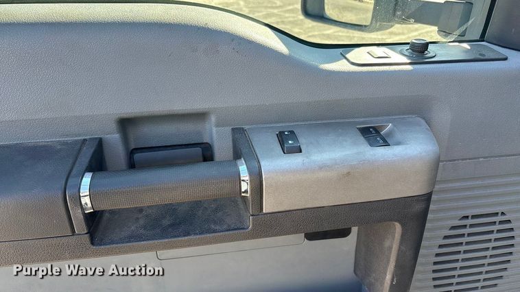 image for item EC8123 2016 Ford F250 Super Duty XLT SuperCab utility bed pickup truck