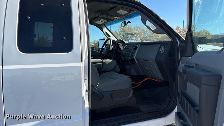 image for item EC8123 2016 Ford F250 Super Duty XLT SuperCab utility bed pickup truck