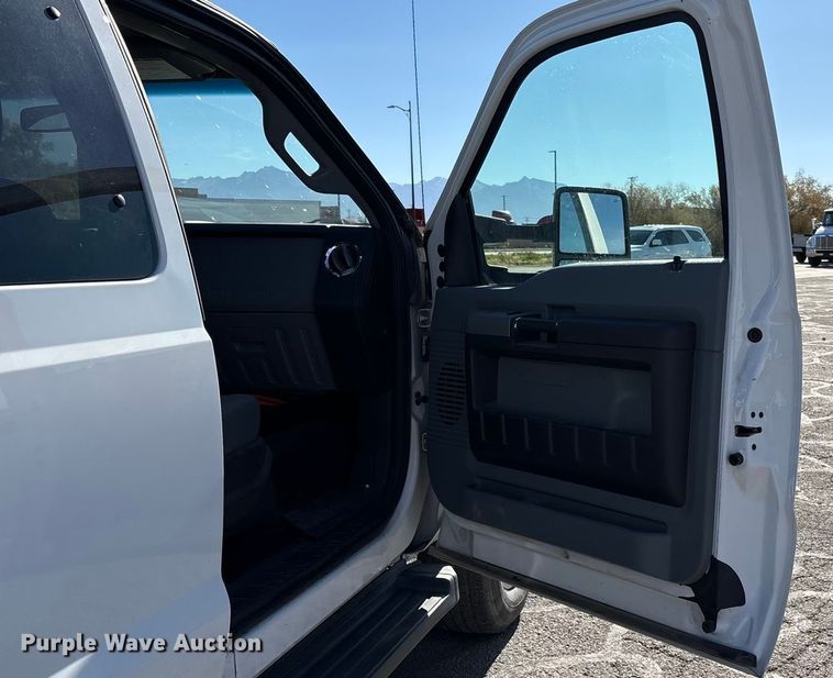 image for item EC8123 2016 Ford F250 Super Duty XLT SuperCab utility bed pickup truck