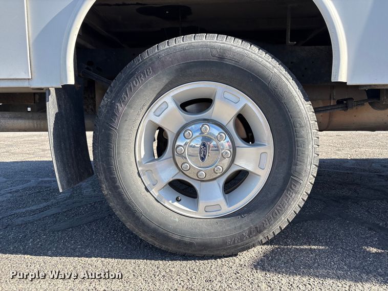 image for item EC8123 2016 Ford F250 Super Duty XLT SuperCab utility bed pickup truck