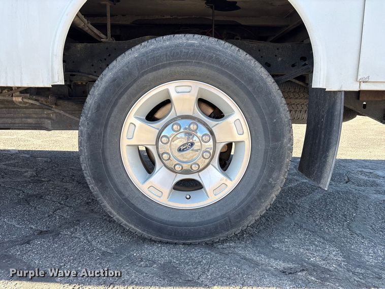 image for item EC8123 2016 Ford F250 Super Duty XLT SuperCab utility bed pickup truck