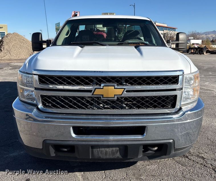 image for item EC8124 2013 Chevrolet Silverado 2500HD utility bed pickup truck