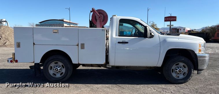 image for item EC8124 2013 Chevrolet Silverado 2500HD utility bed pickup truck