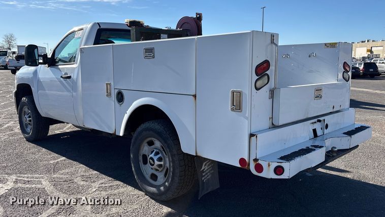 image for item EC8124 2013 Chevrolet Silverado 2500HD utility bed pickup truck