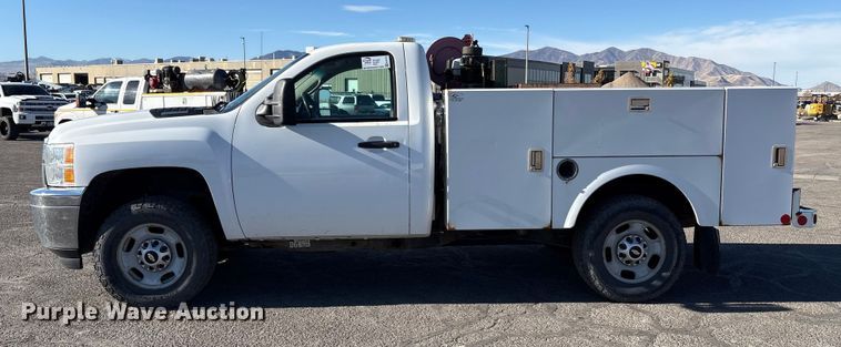 image for item EC8124 2013 Chevrolet Silverado 2500HD utility bed pickup truck