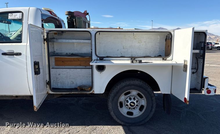 image for item EC8124 2013 Chevrolet Silverado 2500HD utility bed pickup truck