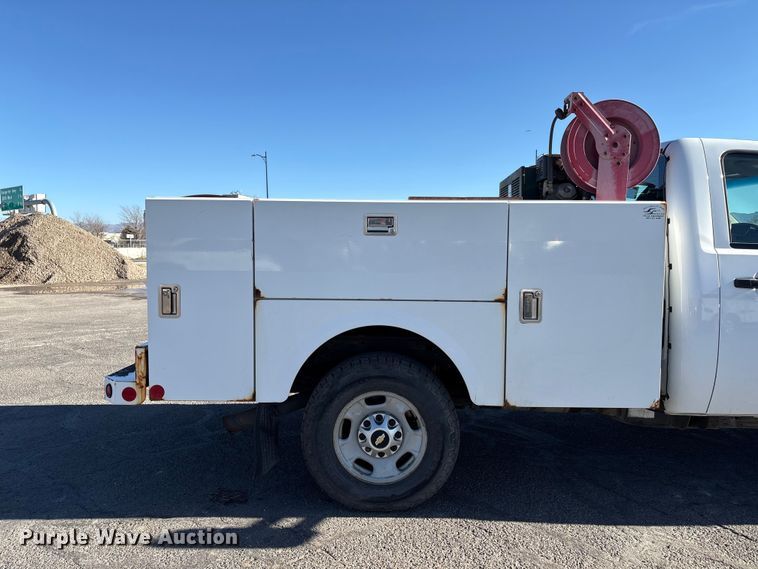 image for item EC8124 2013 Chevrolet Silverado 2500HD utility bed pickup truck