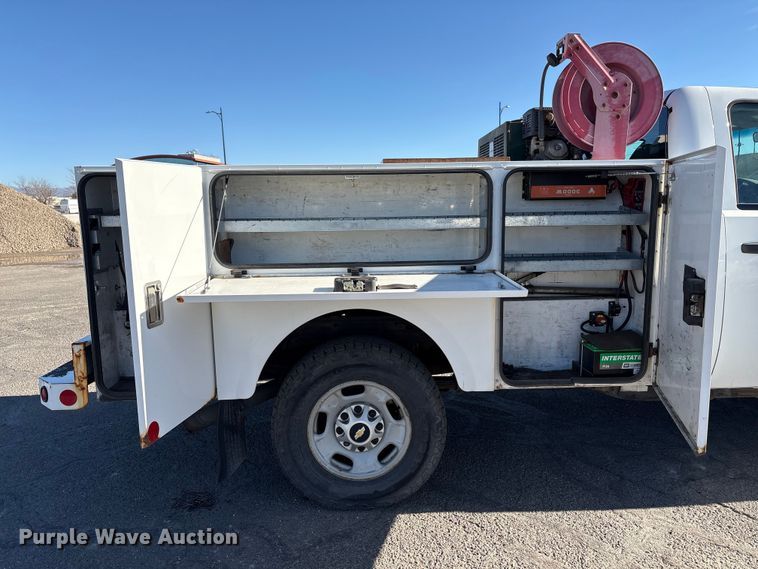 image for item EC8124 2013 Chevrolet Silverado 2500HD utility bed pickup truck