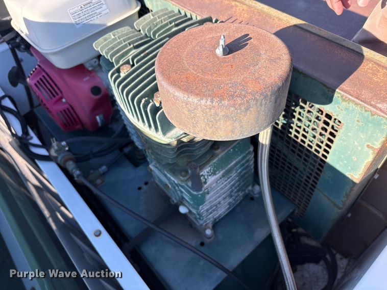 image for item EC8124 2013 Chevrolet Silverado 2500HD utility bed pickup truck