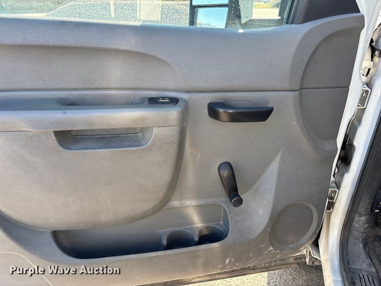 image for item EC8124 2013 Chevrolet Silverado 2500HD utility bed pickup truck