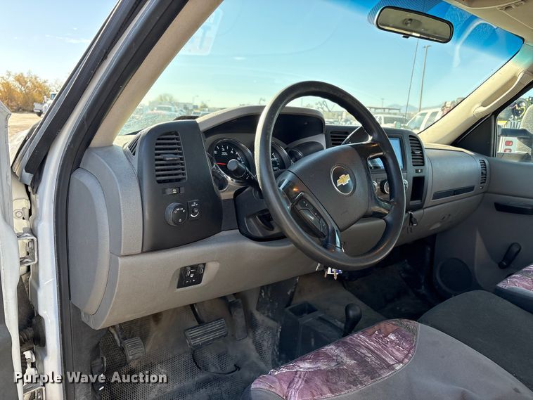 image for item EC8124 2013 Chevrolet Silverado 2500HD utility bed pickup truck