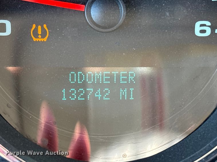 image for item EC8124 2013 Chevrolet Silverado 2500HD utility bed pickup truck