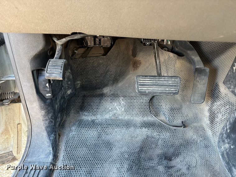 image for item EC8124 2013 Chevrolet Silverado 2500HD utility bed pickup truck