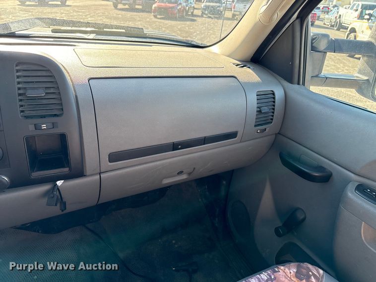 image for item EC8124 2013 Chevrolet Silverado 2500HD utility bed pickup truck