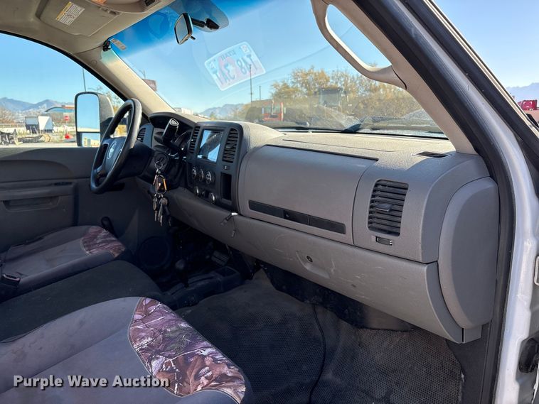 image for item EC8124 2013 Chevrolet Silverado 2500HD utility bed pickup truck