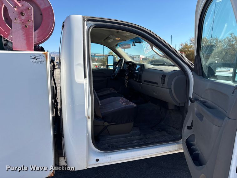 image for item EC8124 2013 Chevrolet Silverado 2500HD utility bed pickup truck