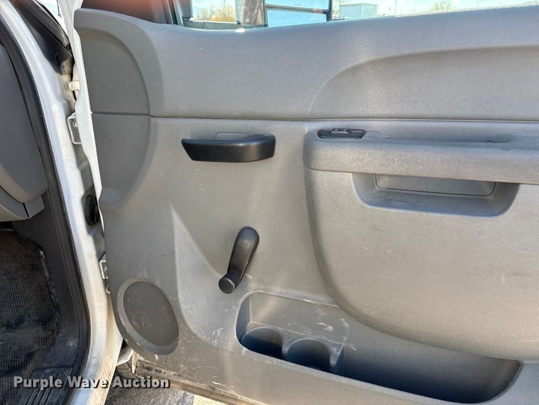 image for item EC8124 2013 Chevrolet Silverado 2500HD utility bed pickup truck