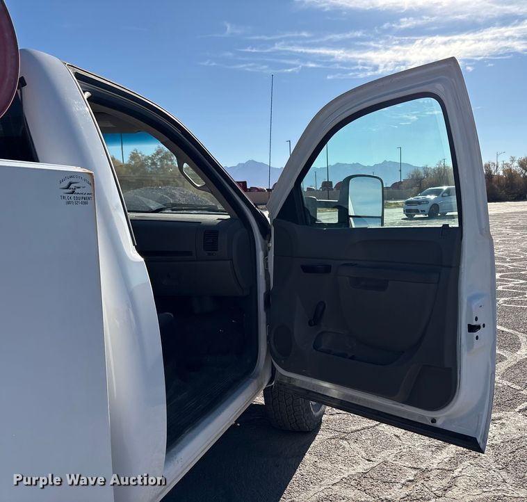 image for item EC8124 2013 Chevrolet Silverado 2500HD utility bed pickup truck