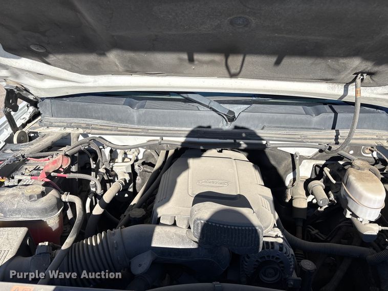 image for item EC8124 2013 Chevrolet Silverado 2500HD utility bed pickup truck