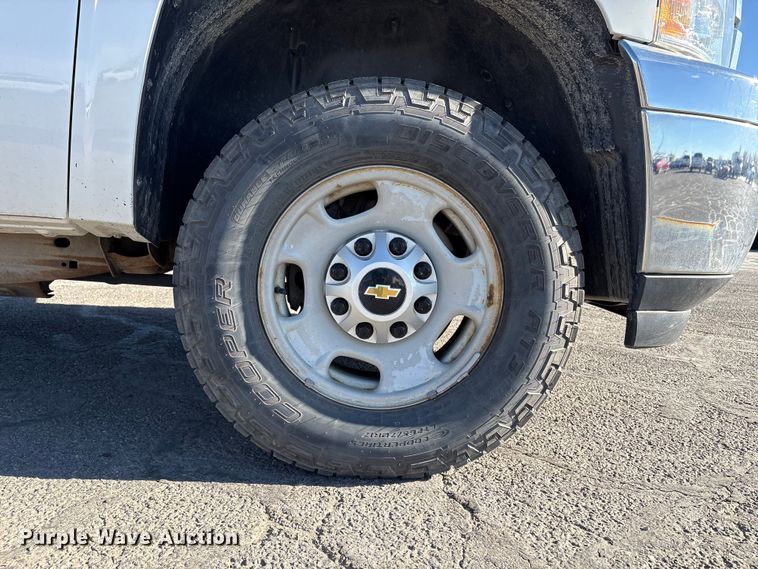 image for item EC8124 2013 Chevrolet Silverado 2500HD utility bed pickup truck