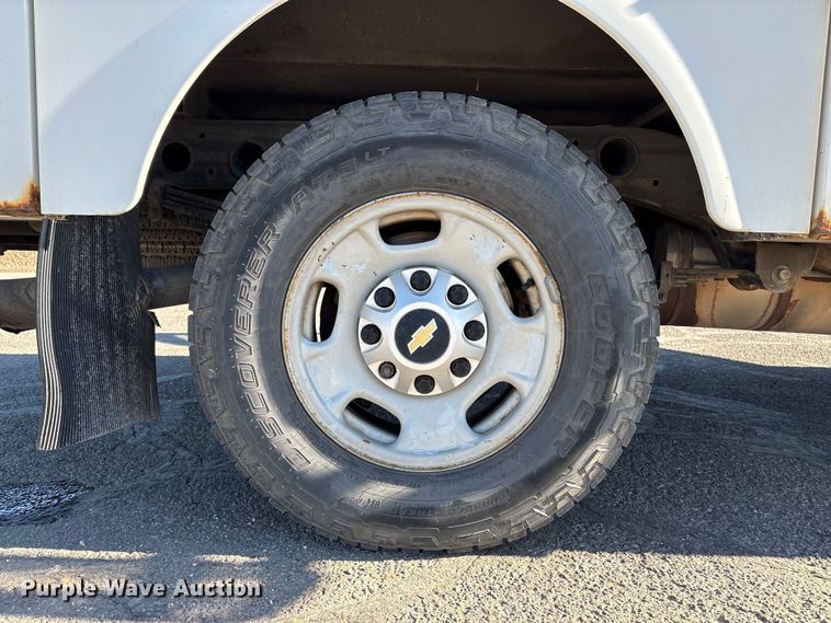 image for item EC8124 2013 Chevrolet Silverado 2500HD utility bed pickup truck