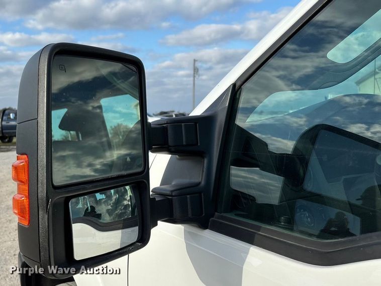 image for item ED2350 2016 Ford F350 Super Duty utility bed pickup truck