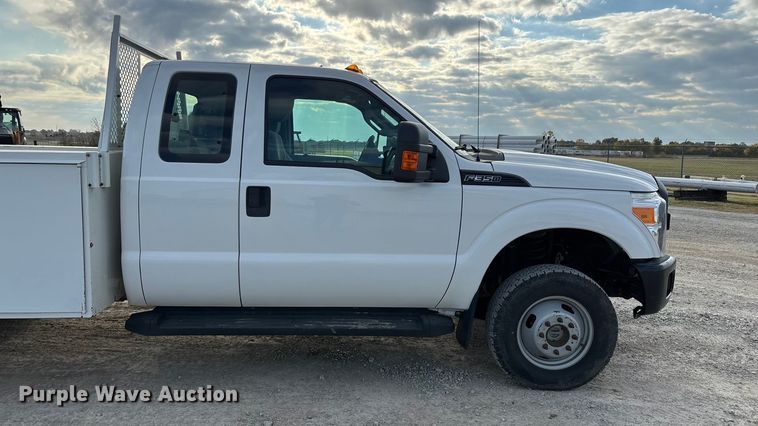 image for item ED2350 2016 Ford F350 Super Duty utility bed pickup truck