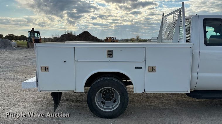 image for item ED2350 2016 Ford F350 Super Duty utility bed pickup truck