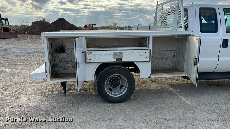 image for item ED2350 2016 Ford F350 Super Duty utility bed pickup truck