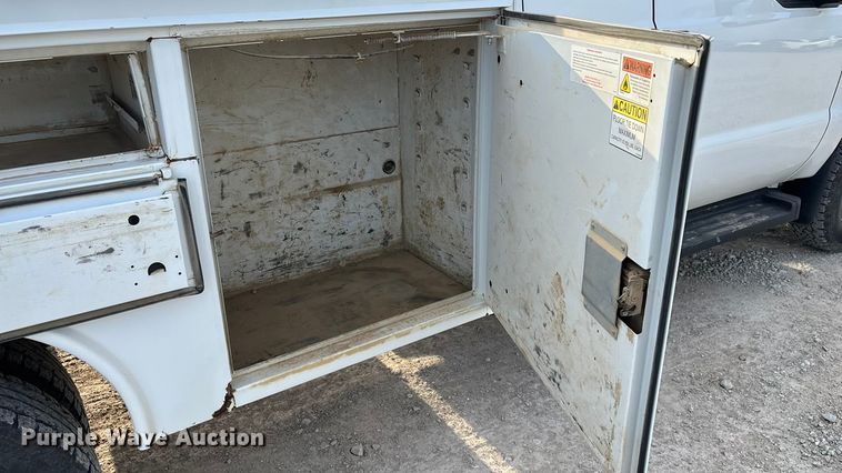 image for item ED2350 2016 Ford F350 Super Duty utility bed pickup truck