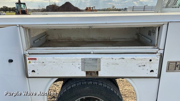 image for item ED2350 2016 Ford F350 Super Duty utility bed pickup truck