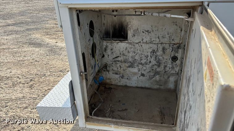 image for item ED2350 2016 Ford F350 Super Duty utility bed pickup truck