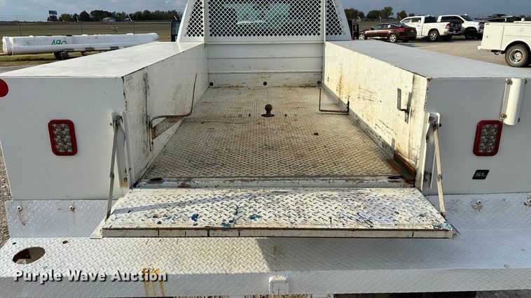 image for item ED2350 2016 Ford F350 Super Duty utility bed pickup truck