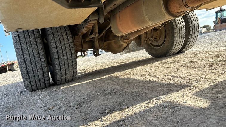 image for item ED2350 2016 Ford F350 Super Duty utility bed pickup truck