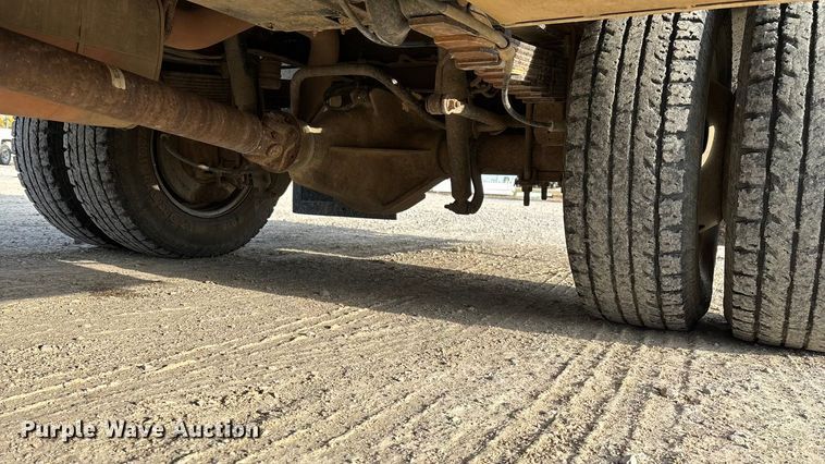 image for item ED2350 2016 Ford F350 Super Duty utility bed pickup truck